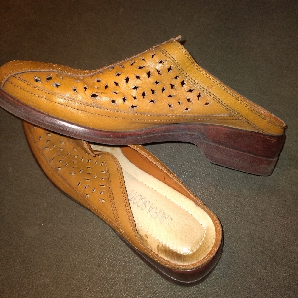 Laura Scott Slip on mule shoes